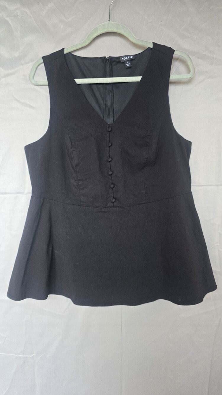 Torrid Blouse Womens 1 1X Black V Neck Sleeveless Peplum Button Top Stretch